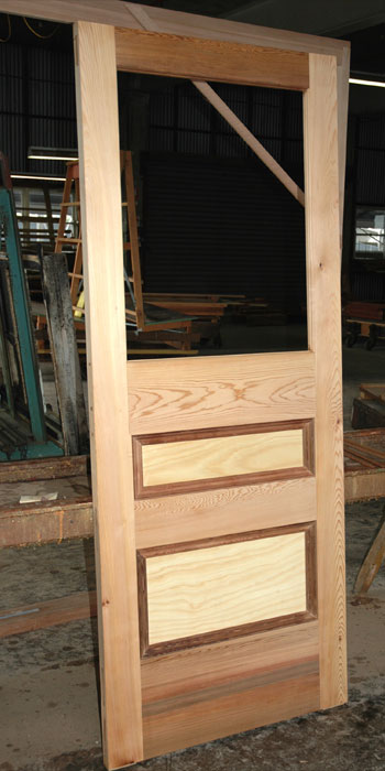 1 Light Above 2 Horizontal Panel