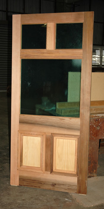 1 Light above 2 Horizontal Panels