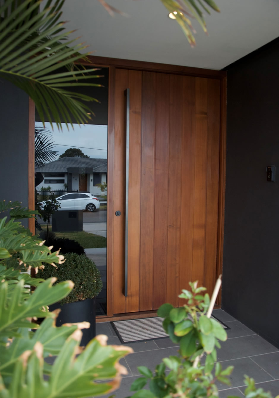 Pivot Entry Door, Western Red Cedar. Chipping Norton, 2017