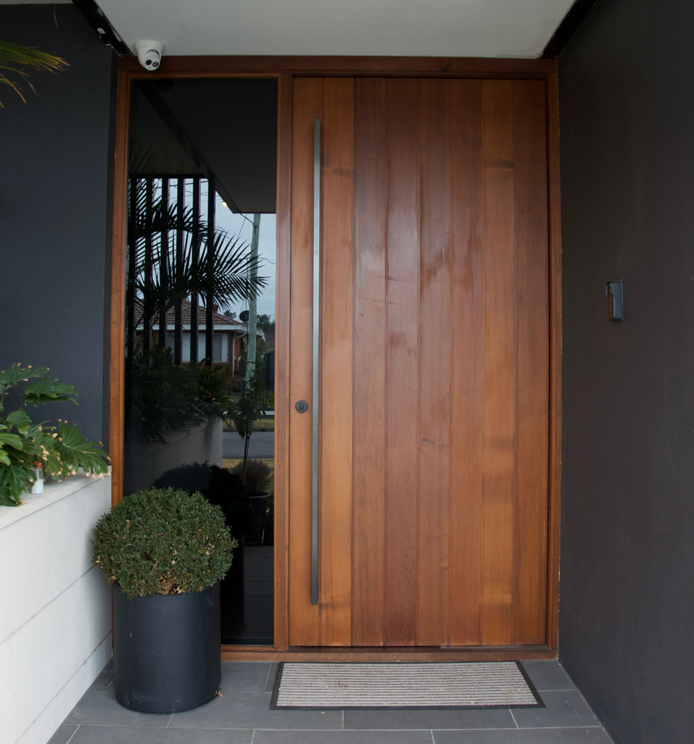 Pivot Entry Door, Western Red Cedar. Chipping Norton, 2017